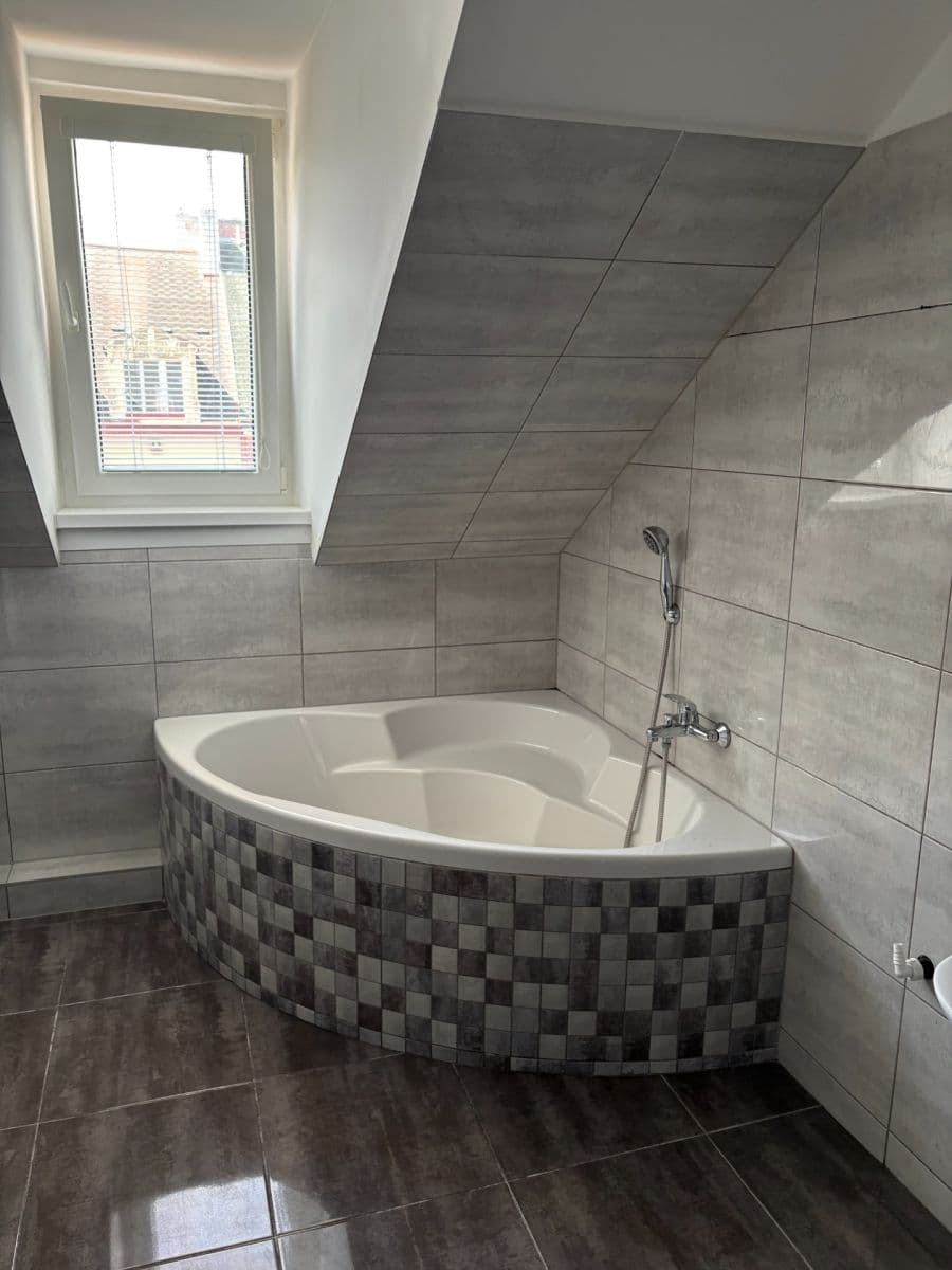 Prenájom bytu 2-izbový 60 m², Moskevská, Karlovy Vary, Karlovarský kraj Prenájom bytu 2-izbový 60 m², Moskevská, Karlovy Vary, Karlovarský kraj