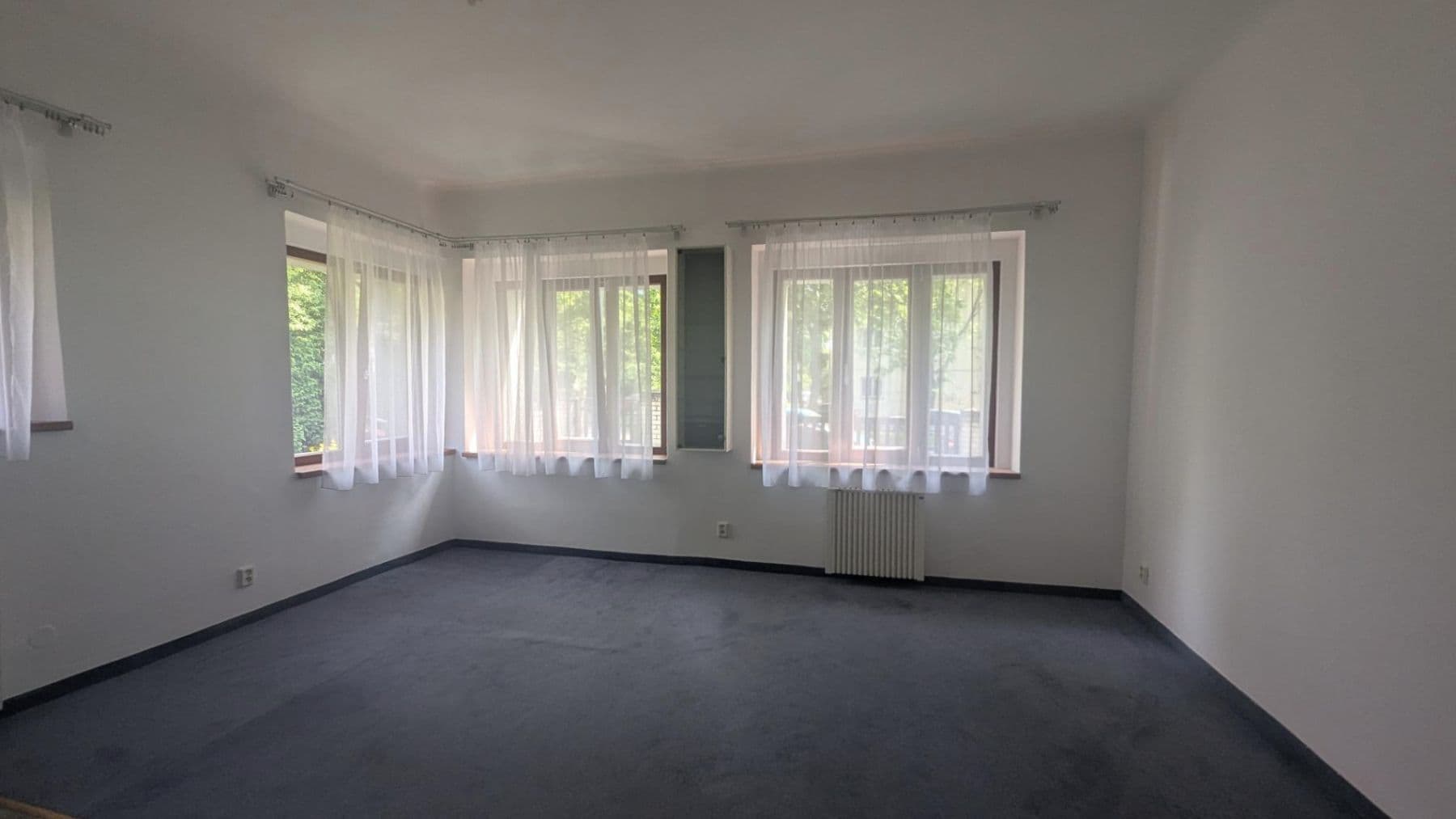 Prenájom bytu 2-izbový 43 m², Služská, Praha, Praha Prenájom bytu 2-izbový 43 m², Služská, Praha, Praha