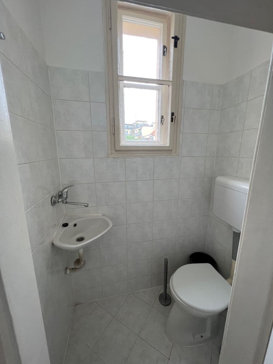 Prenájom bytu Garsoniéra 30 m², Jaurisova, Praha, Praha Prenájom bytu Garsoniéra 30 m², Jaurisova, Praha, Praha