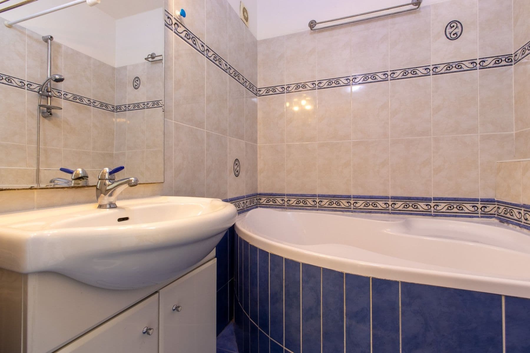 Prenájom bytu 3-izbový 73 m², Leopoldova, Praha, Praha Prenájom bytu 3-izbový 73 m², Leopoldova, Praha, Praha