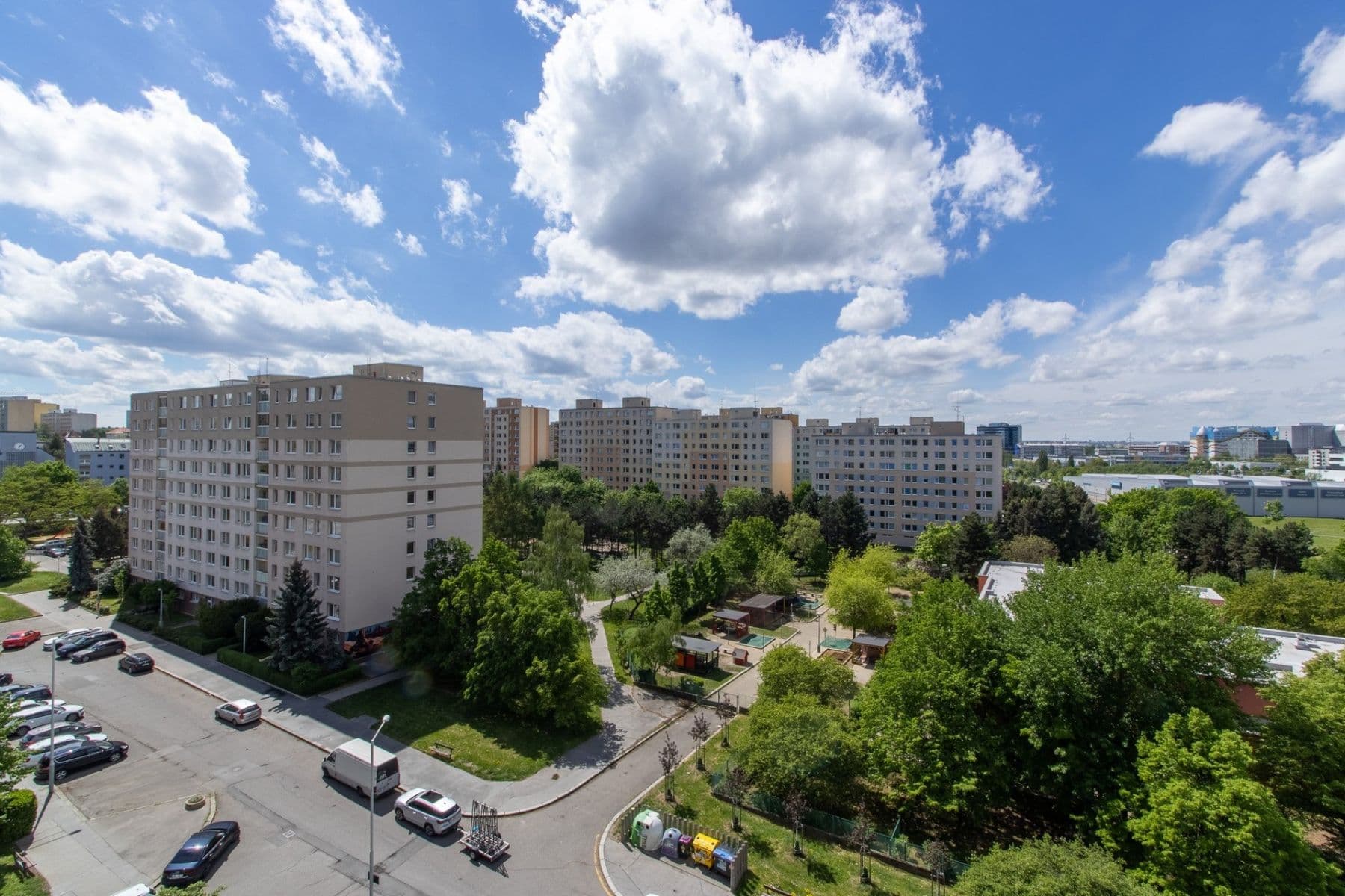 Prenájom bytu 3-izbový 73 m², Leopoldova, Praha, Praha Prenájom bytu 3-izbový 73 m², Leopoldova, Praha, Praha