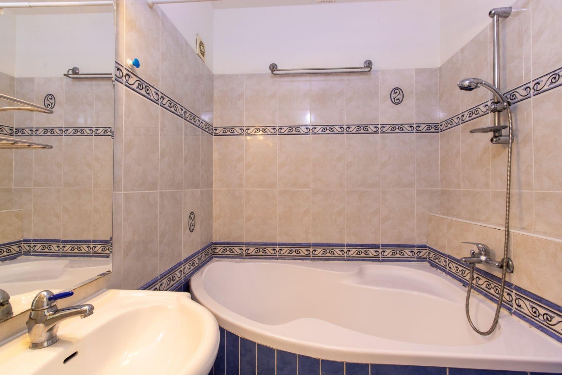 Prenájom bytu 3-izbový 73 m², Leopoldova, Praha, Praha Prenájom bytu 3-izbový 73 m², Leopoldova, Praha, Praha