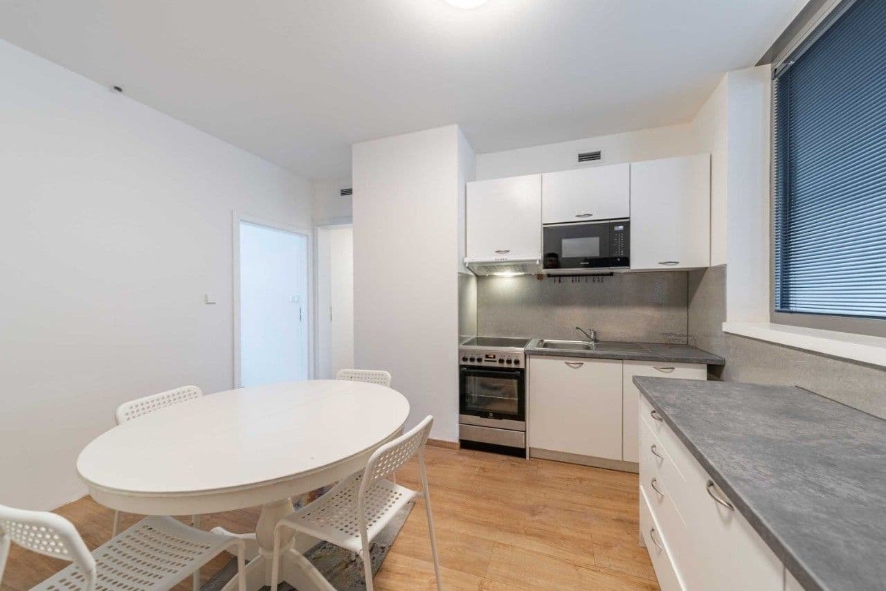 Prenájom bytu 4-izbový 15 m², Hlaváčkova, Praha, Praha Prenájom bytu 4-izbový 15 m², Hlaváčkova, Praha, Praha