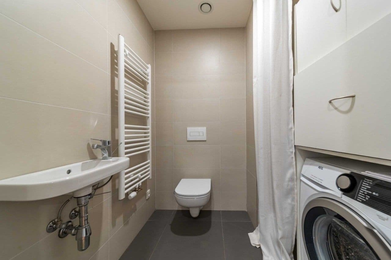 Prenájom bytu 4-izbový 15 m², Hlaváčkova, Praha, Praha Prenájom bytu 4-izbový 15 m², Hlaváčkova, Praha, Praha