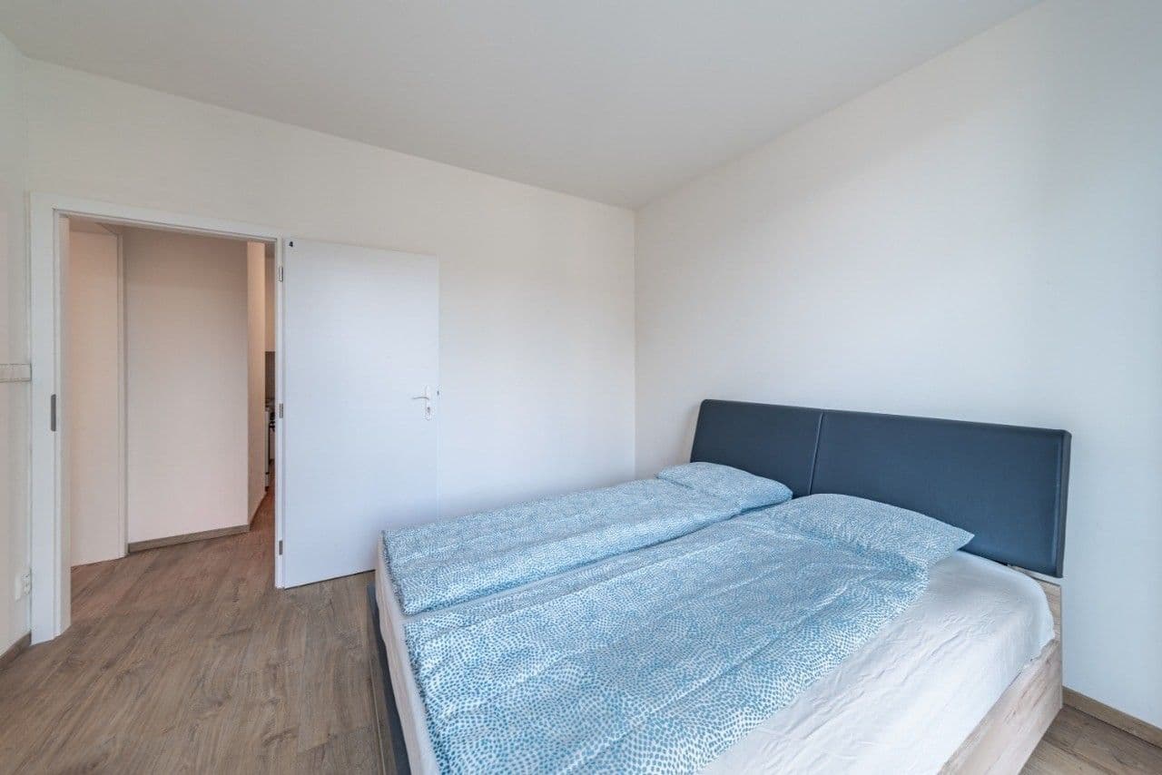 Prenájom bytu 4-izbový 15 m², Hlaváčkova, Praha, Praha Prenájom bytu 4-izbový 15 m², Hlaváčkova, Praha, Praha