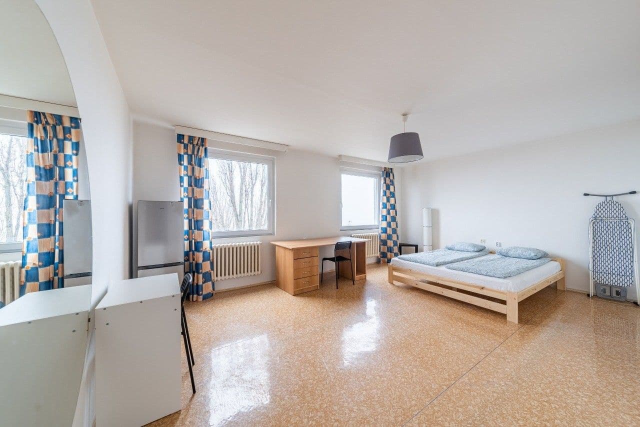 Prenájom bytu 4-izbový 24 m², Kříženeckého náměstí, Praha, Praha Prenájom bytu 4-izbový 24 m², Kříženeckého náměstí, Praha, Praha