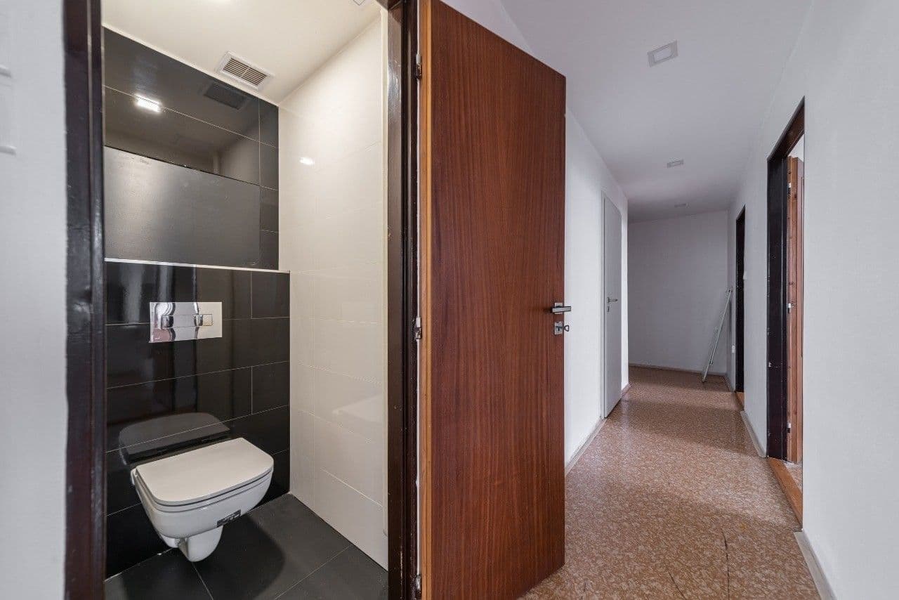 Prenájom bytu 4-izbový 24 m², Kříženeckého náměstí, Praha, Praha Prenájom bytu 4-izbový 24 m², Kříženeckého náměstí, Praha, Praha