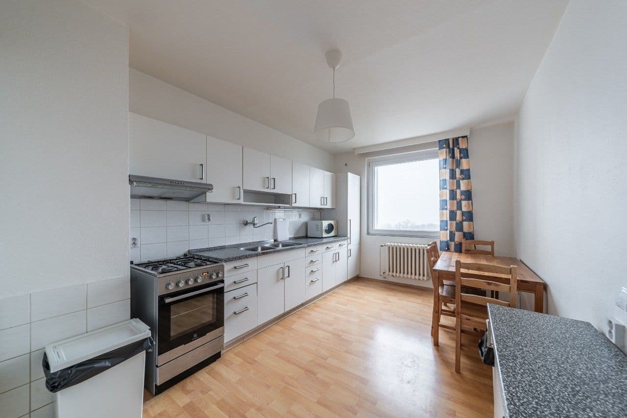 Prenájom bytu 4-izbový 24 m², Kříženeckého náměstí, Praha, Praha Prenájom bytu 4-izbový 24 m², Kříženeckého náměstí, Praha, Praha