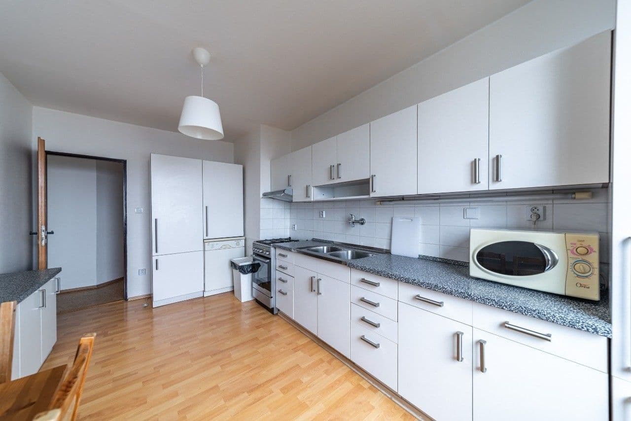 Prenájom bytu 4-izbový 24 m², Kříženeckého náměstí, Praha, Praha Prenájom bytu 4-izbový 24 m², Kříženeckého náměstí, Praha, Praha