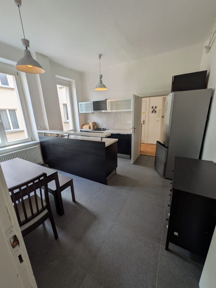 Prenájom bytu 4-izbový 96 m², Rooseveltova, Praha, Praha Prenájom bytu 4-izbový 96 m², Rooseveltova, Praha, Praha