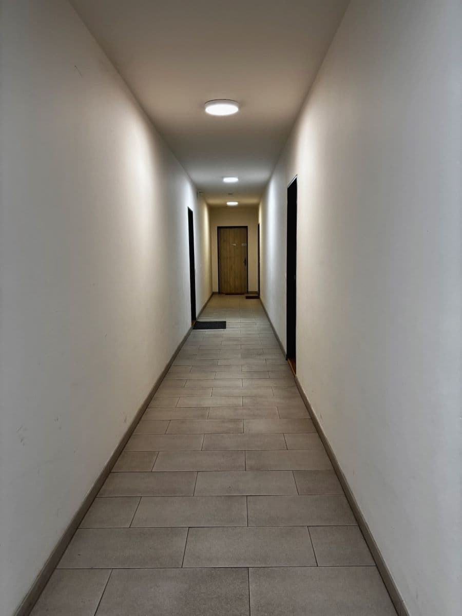 Prenájom bytu 1-izbový 31 m², Naskové, Praha, Praha Prenájom bytu 1-izbový 31 m², Naskové, Praha, Praha