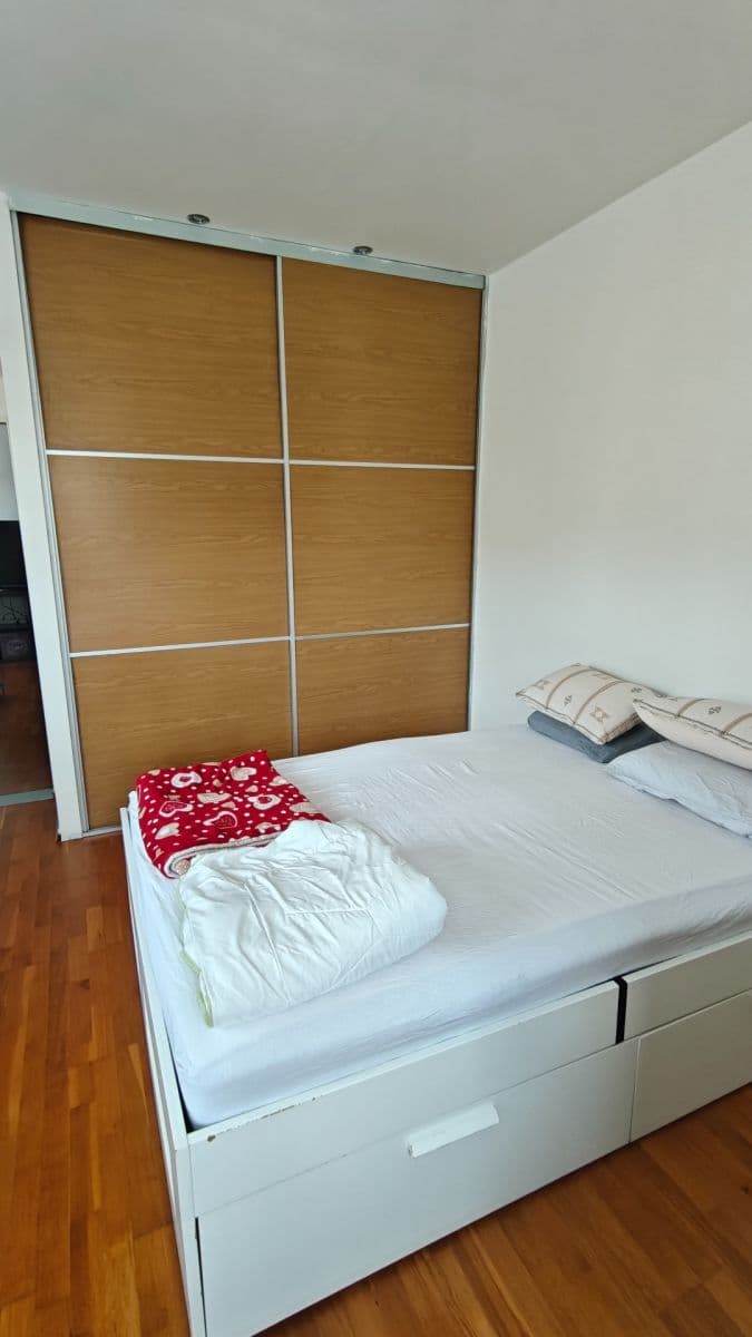 Prenájom bytu 1-izbový 48 m², Záběhlická, Praha, Praha Prenájom bytu 1-izbový 48 m², Záběhlická, Praha, Praha
