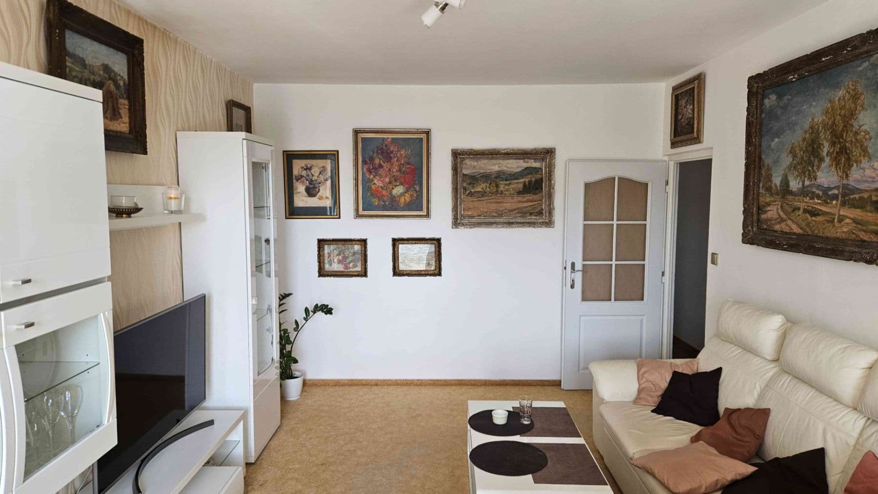 Prenájom bytu 3-izbový 86 m², Truhlářská, Hradec Králové, Královéhradecký kraj Prenájom bytu 3-izbový 86 m², Truhlářská, Hradec Králové, Královéhradecký kraj