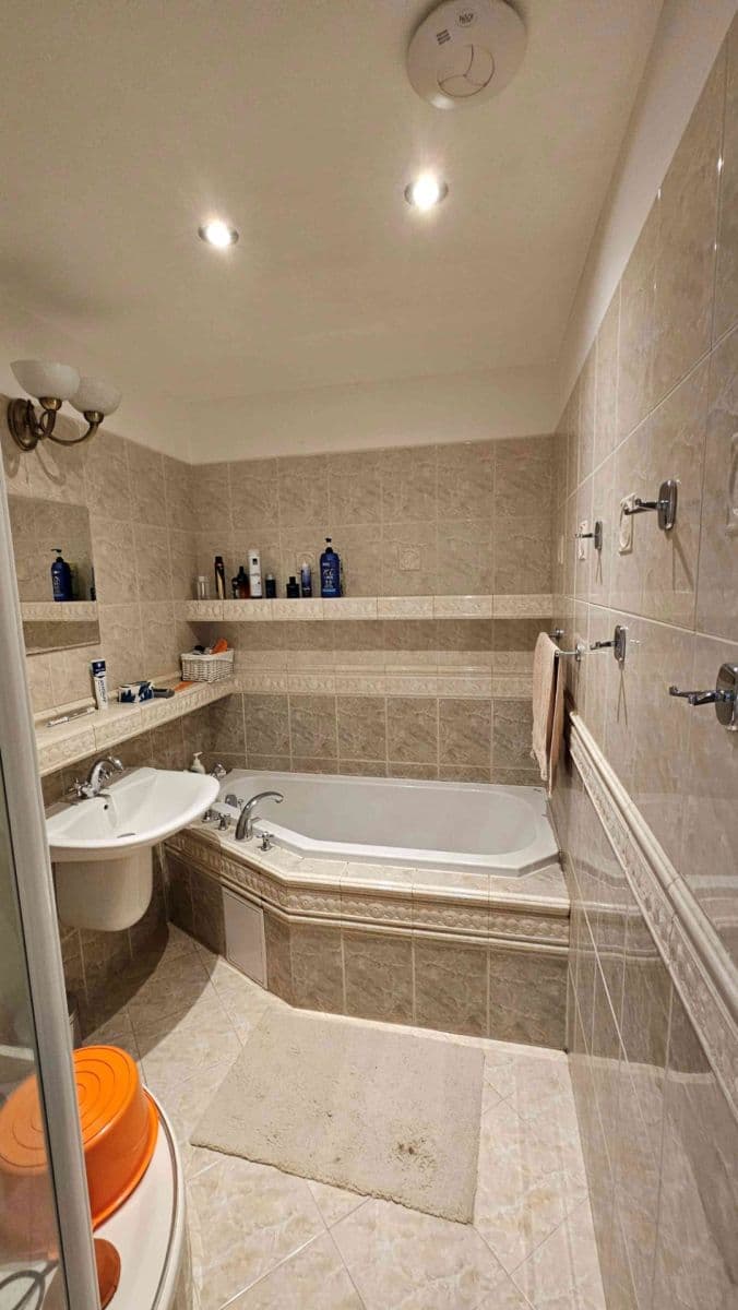 Prenájom bytu 3-izbový 86 m², Truhlářská, Hradec Králové, Královéhradecký kraj Prenájom bytu 3-izbový 86 m², Truhlářská, Hradec Králové, Královéhradecký kraj