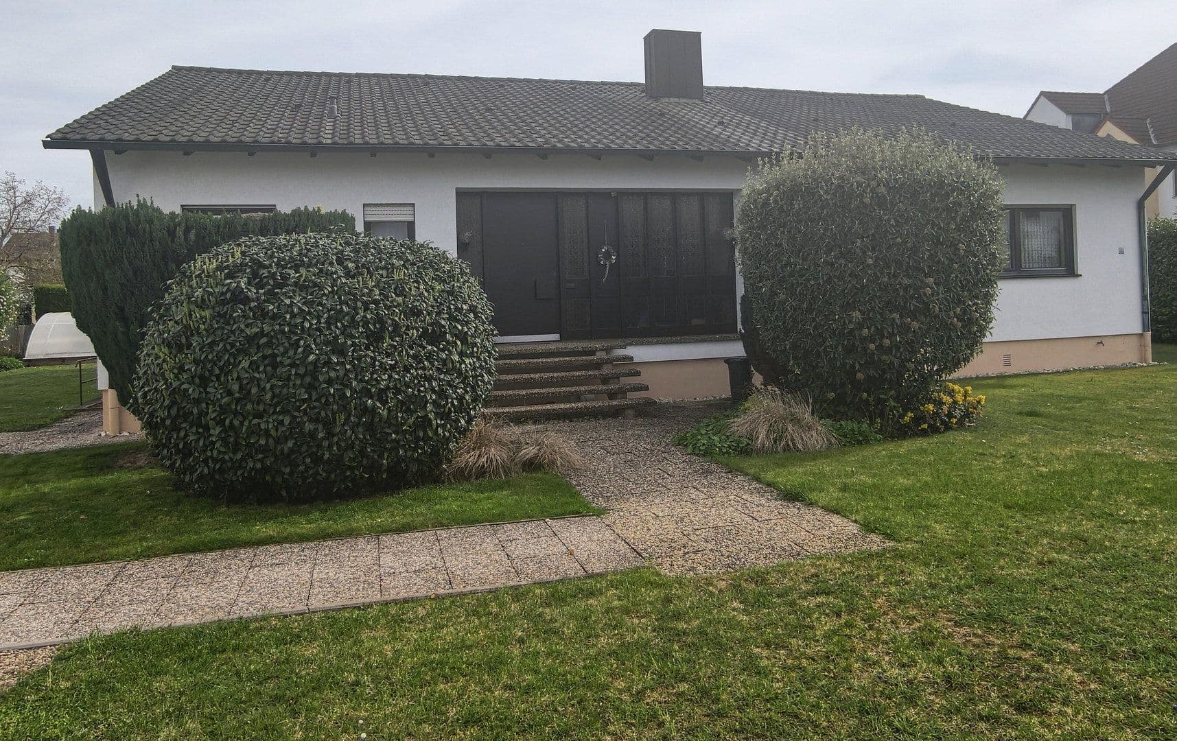 Predaj domu 174 m², pozemek 1.290 m², Obertraubling, Bavorsko Predaj domu 174 m², pozemek 1.290 m², Obertraubling, Bavorsko