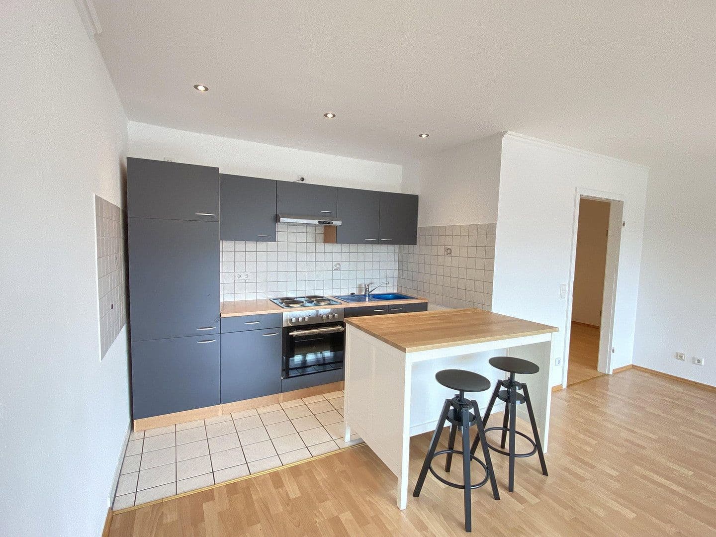Prenájom bytu 2-izbový 66 m², Rathelbeckstrasse 350, Düsseldorf, Severné Porýnie - Westfálsko Prenájom bytu 2-izbový 66 m², Rathelbeckstrasse 350, Düsseldorf, Severné Porýnie - Westfálsko