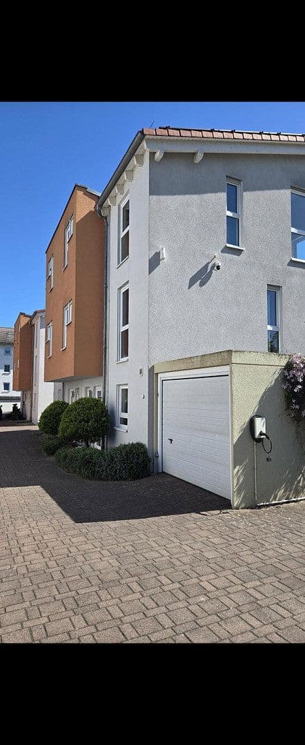 Predaj domu 153 m², pozemek 278 m², Hofheim am Taunus, Hesensko Predaj domu 153 m², pozemek 278 m², Hofheim am Taunus, Hesensko