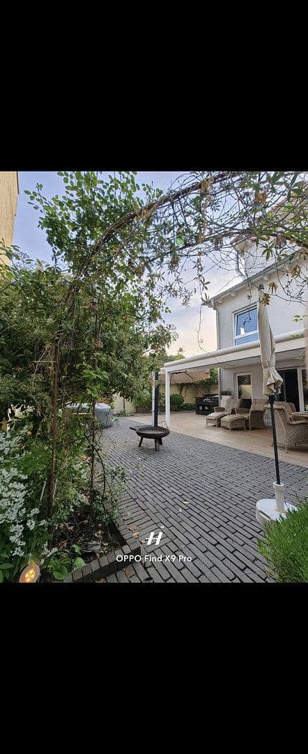 Predaj domu 153 m², pozemek 278 m², Hofheim am Taunus, Hesensko Predaj domu 153 m², pozemek 278 m², Hofheim am Taunus, Hesensko