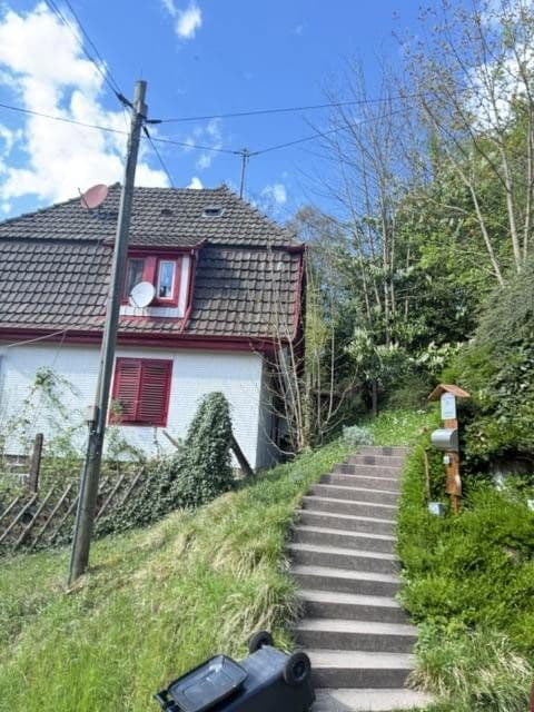 Predaj domu 214 m², pozemek 700 m², Happeyweg 3, Neuenbürg, Bádensko-Wurttembersko Predaj domu 214 m², pozemek 700 m², Happeyweg 3, Neuenbürg, Bádensko-Wurttembersko