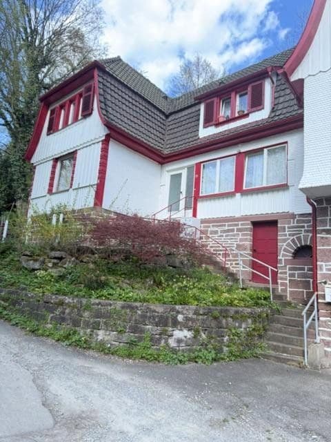 Predaj domu 214 m², pozemek 700 m², Happeyweg 3, Neuenbürg, Bádensko-Wurttembersko Predaj domu 214 m², pozemek 700 m², Happeyweg 3, Neuenbürg, Bádensko-Wurttembersko