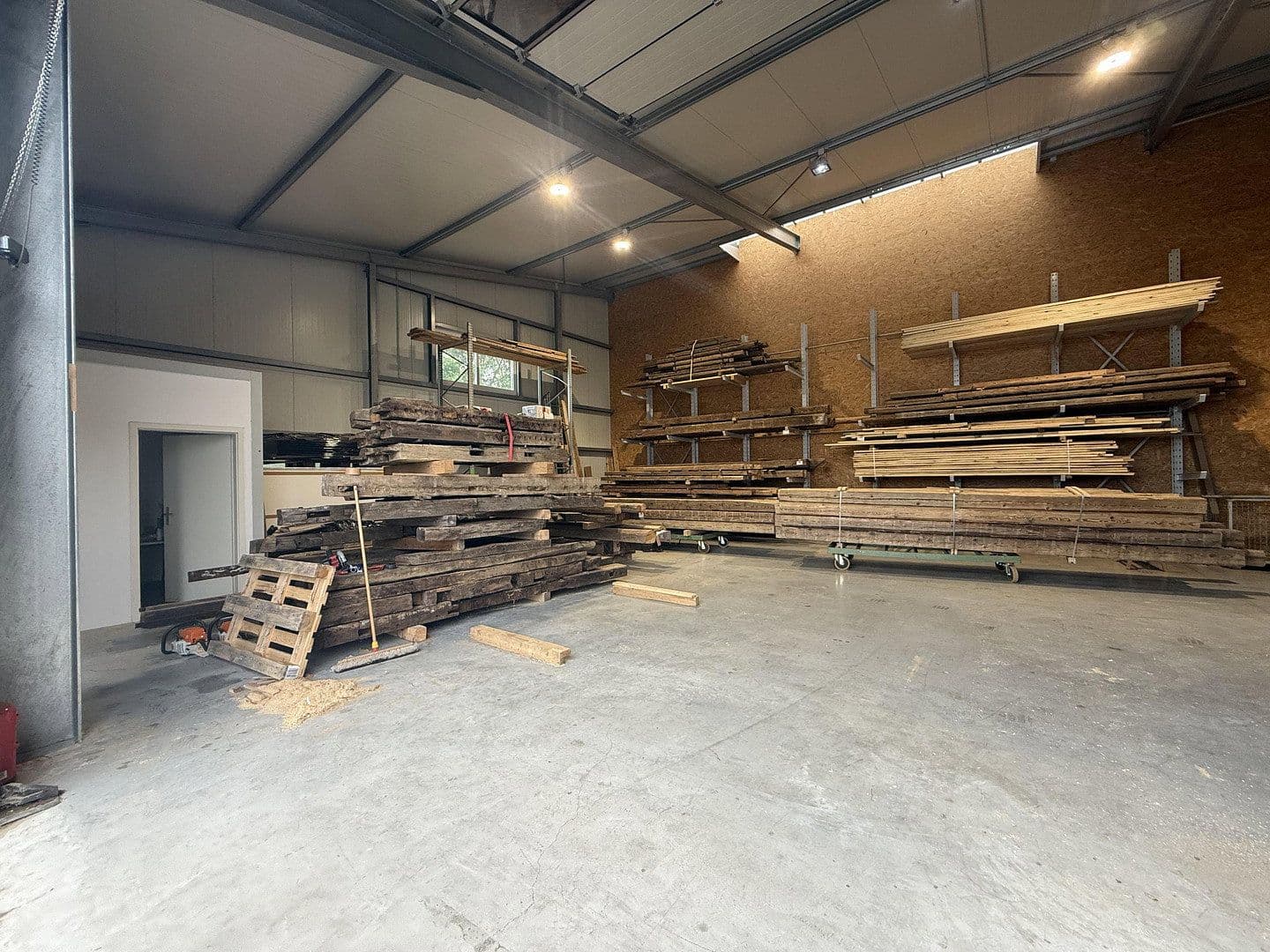Prenájom nebytového priestoru 250 m², Am Breitenstein 6a, Iphofen, Bavorsko Prenájom nebytového priestoru 250 m², Am Breitenstein 6a, Iphofen, Bavorsko