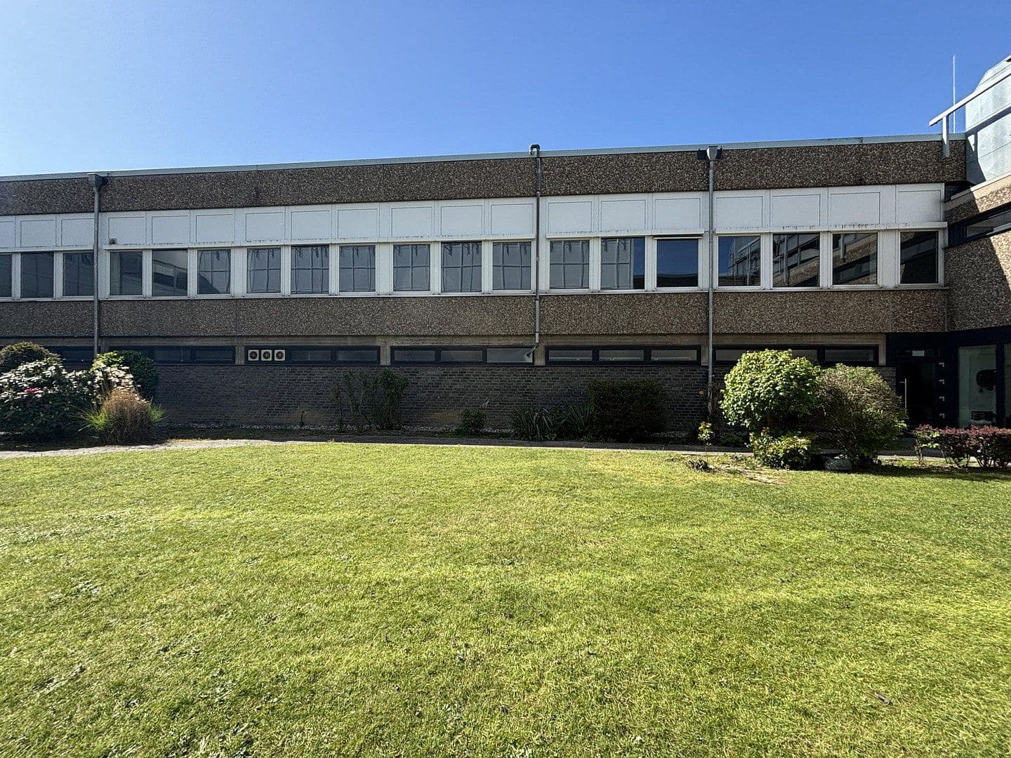Prenájom nebytového priestoru 65 m², Moselstr. 14, Neuss, Severné Porýnie - Westfálsko Prenájom nebytového priestoru 65 m², Moselstr. 14, Neuss, Severné Porýnie - Westfálsko