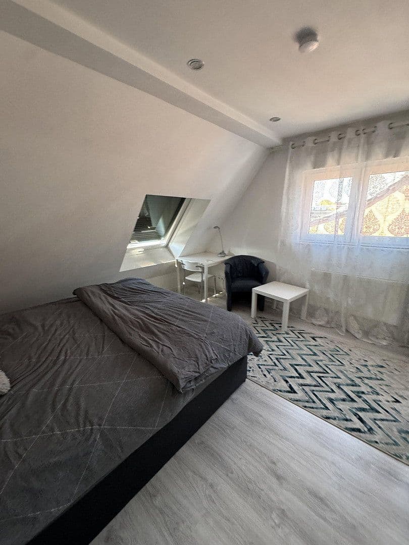 Prenájom bytu 2-izbový 80 m², Bredelaerstraße 39, Düsseldorf, Severné Porýnie - Westfálsko Prenájom bytu 2-izbový 80 m², Bredelaerstraße 39, Düsseldorf, Severné Porýnie - Westfálsko