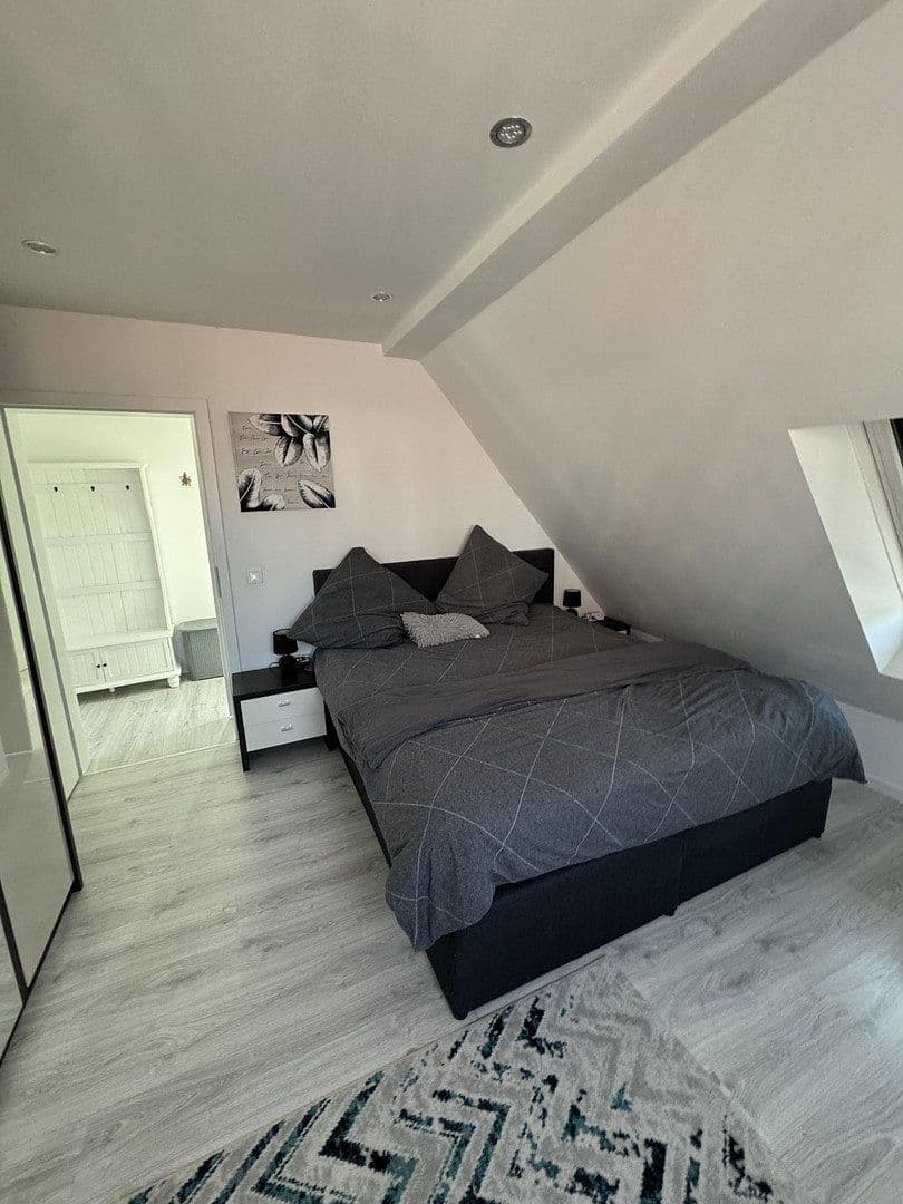 Prenájom bytu 2-izbový 80 m², Bredelaerstraße 39, Düsseldorf, Severné Porýnie - Westfálsko Prenájom bytu 2-izbový 80 m², Bredelaerstraße 39, Düsseldorf, Severné Porýnie - Westfálsko
