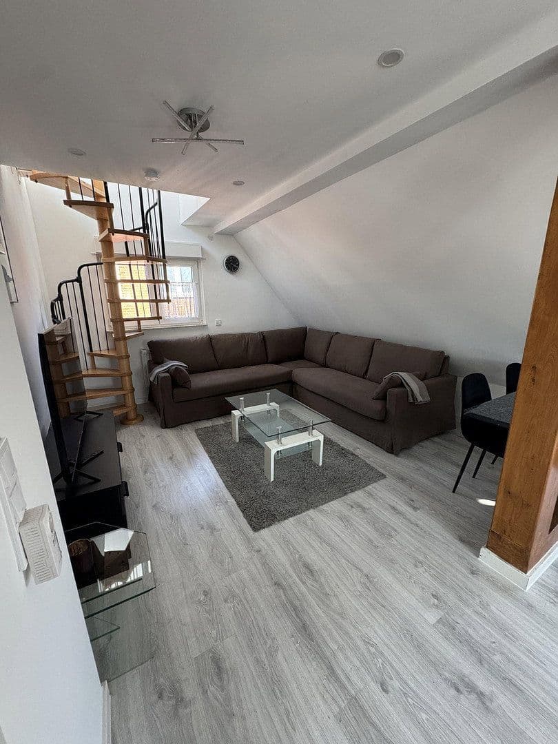 Prenájom bytu 2-izbový 80 m², Bredelaerstraße 39, Düsseldorf, Severné Porýnie - Westfálsko Prenájom bytu 2-izbový 80 m², Bredelaerstraße 39, Düsseldorf, Severné Porýnie - Westfálsko