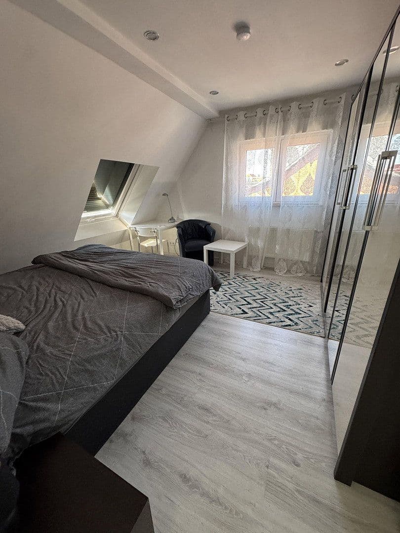 Prenájom bytu 2-izbový 80 m², Bredelaerstraße 39, Düsseldorf, Severné Porýnie - Westfálsko Prenájom bytu 2-izbový 80 m², Bredelaerstraße 39, Düsseldorf, Severné Porýnie - Westfálsko