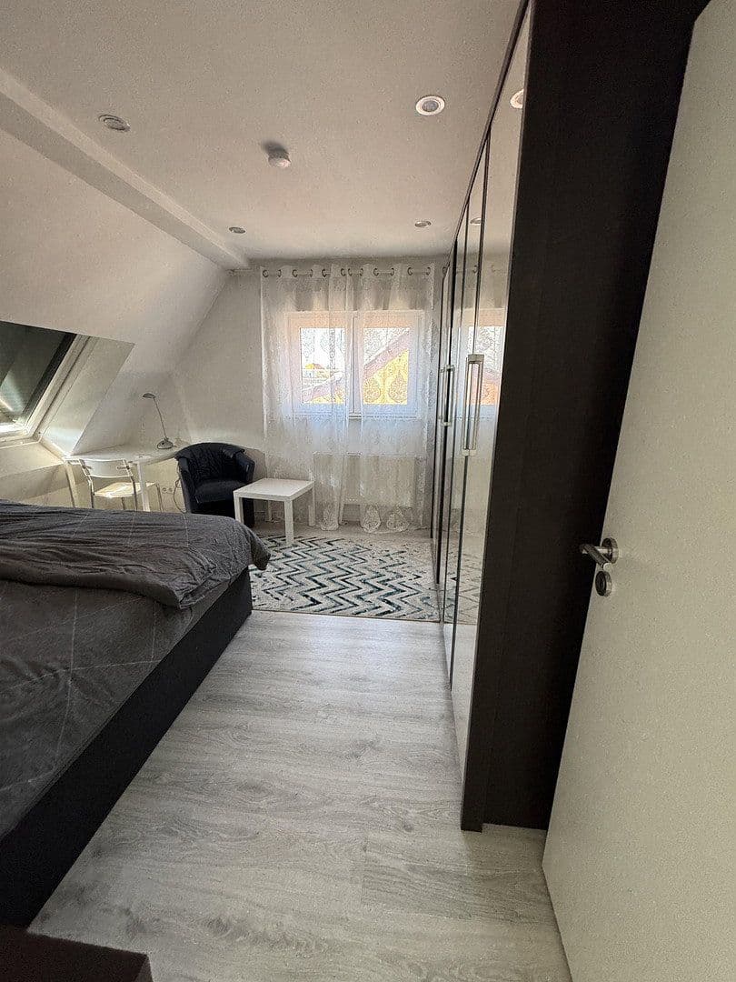 Prenájom bytu 2-izbový 80 m², Bredelaerstraße 39, Düsseldorf, Severné Porýnie - Westfálsko Prenájom bytu 2-izbový 80 m², Bredelaerstraße 39, Düsseldorf, Severné Porýnie - Westfálsko