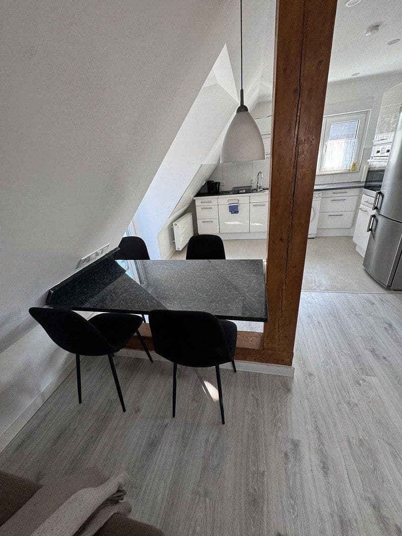 Prenájom bytu 2-izbový 80 m², Bredelaerstraße 39, Düsseldorf, Severné Porýnie - Westfálsko Prenájom bytu 2-izbový 80 m², Bredelaerstraße 39, Düsseldorf, Severné Porýnie - Westfálsko