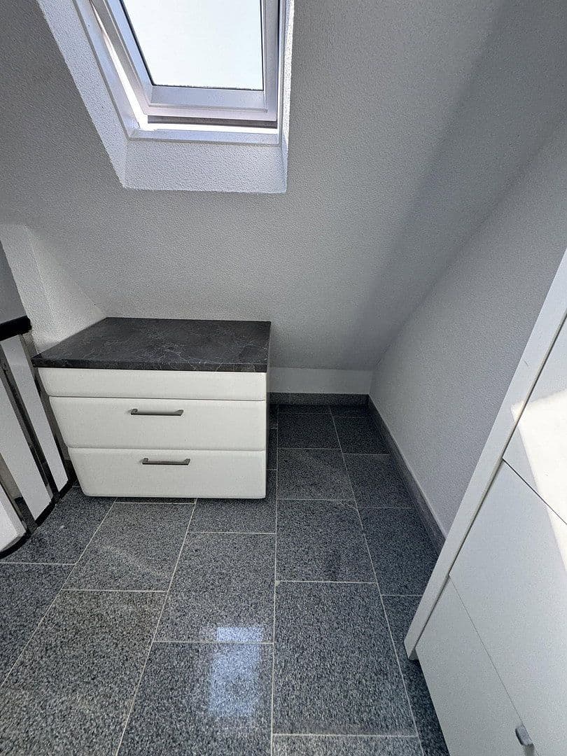 Prenájom bytu 2-izbový 80 m², Bredelaerstraße 39, Düsseldorf, Severné Porýnie - Westfálsko Prenájom bytu 2-izbový 80 m², Bredelaerstraße 39, Düsseldorf, Severné Porýnie - Westfálsko