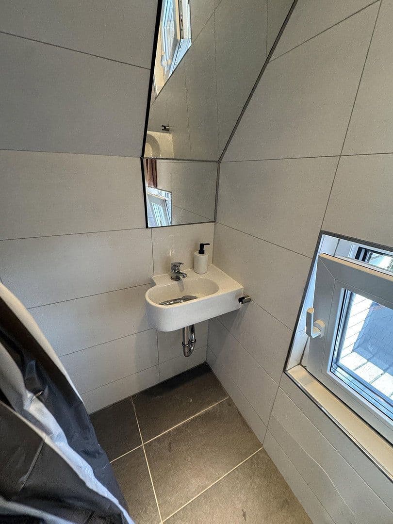Prenájom bytu 2-izbový 80 m², Bredelaerstraße 39, Düsseldorf, Severné Porýnie - Westfálsko Prenájom bytu 2-izbový 80 m², Bredelaerstraße 39, Düsseldorf, Severné Porýnie - Westfálsko