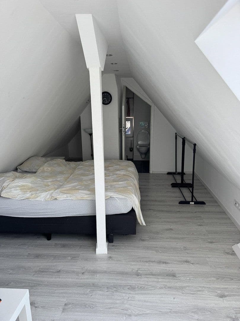 Prenájom bytu 2-izbový 80 m², Bredelaerstraße 39, Düsseldorf, Severné Porýnie - Westfálsko Prenájom bytu 2-izbový 80 m², Bredelaerstraße 39, Düsseldorf, Severné Porýnie - Westfálsko