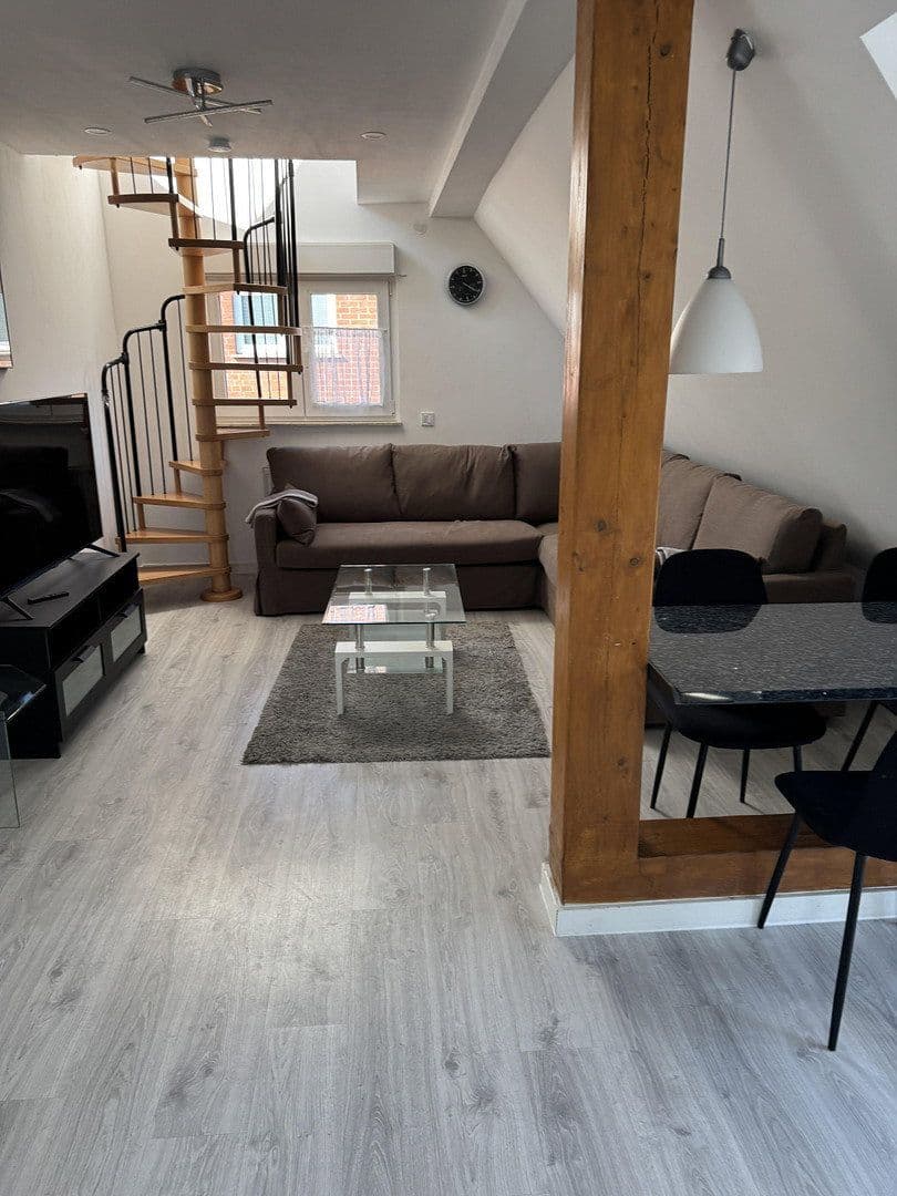 Prenájom bytu 2-izbový 80 m², Bredelaerstraße 39, Düsseldorf, Severné Porýnie - Westfálsko Prenájom bytu 2-izbový 80 m², Bredelaerstraße 39, Düsseldorf, Severné Porýnie - Westfálsko