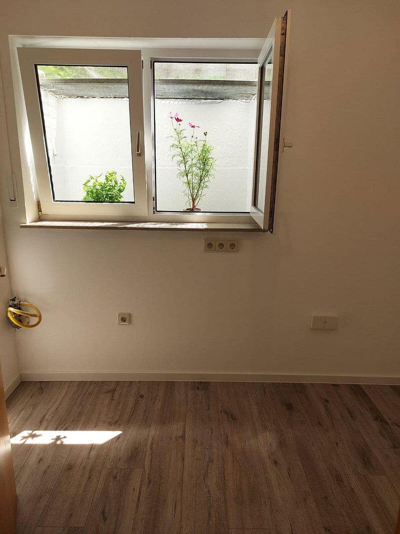 Prenájom bytu 1-izbový 40 m², Schwäbisch Gmünd, Bádensko-Wurttembersko Prenájom bytu 1-izbový 40 m², Schwäbisch Gmünd, Bádensko-Wurttembersko