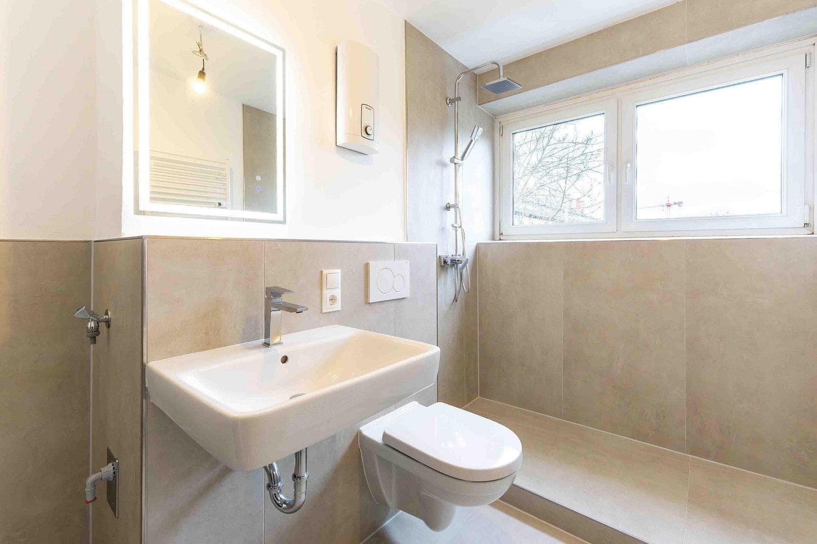 Prenájom bytu 3-izbový 70 m², Koblenz, Porýnie-Falcko Prenájom bytu 3-izbový 70 m², Koblenz, Porýnie-Falcko