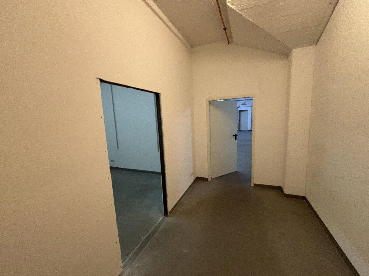 Prenájom nebytového priestoru 287 m², Schultenhofstr. 19, Mülheim an der Ruhr, Severné Porýnie - Westfálsko Prenájom nebytového priestoru 287 m², Schultenhofstr. 19, Mülheim an der Ruhr, Severné Porýnie - Westfálsko