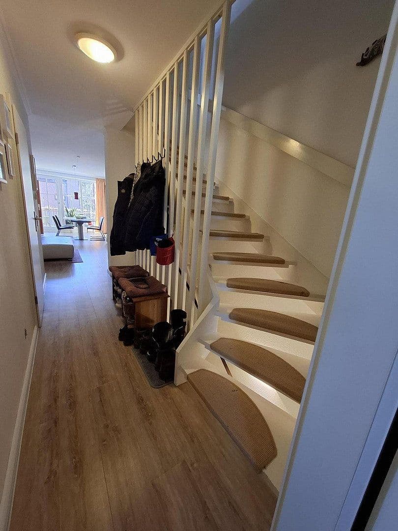 Prenájom bytu 4-izbový 109 m², Volksdorfer Weg 54c, Hamburg, Hamburg Prenájom bytu 4-izbový 109 m², Volksdorfer Weg 54c, Hamburg, Hamburg