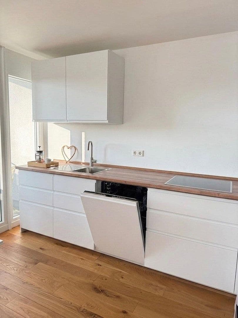 Prenájom bytu 3-izbový 70 m², München, Bavorsko Prenájom bytu 3-izbový 70 m², München, Bavorsko