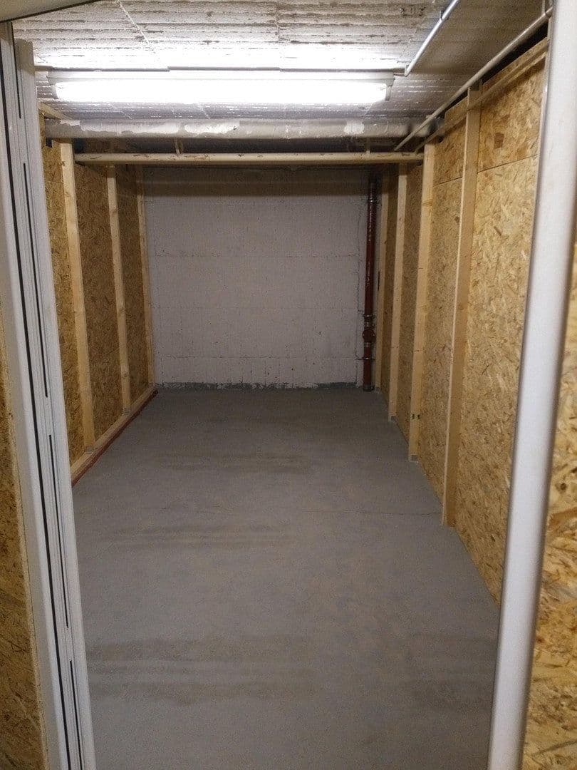 Prenájom nebytového priestoru 4 m², Stuttgart, Bádensko-Wurttembersko Prenájom nebytového priestoru 4 m², Stuttgart, Bádensko-Wurttembersko