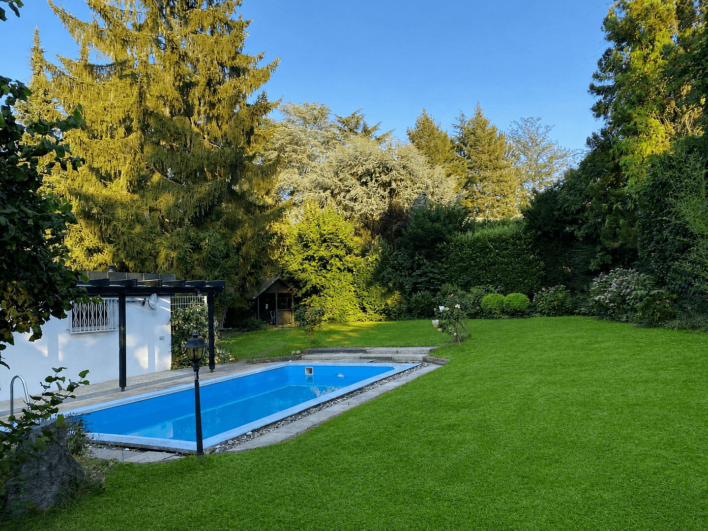 Prenájom domu 310 m², pozemek 1.650 m², Karlsruhe, Bádensko-Wurttembersko Prenájom domu 310 m², pozemek 1.650 m², Karlsruhe, Bádensko-Wurttembersko