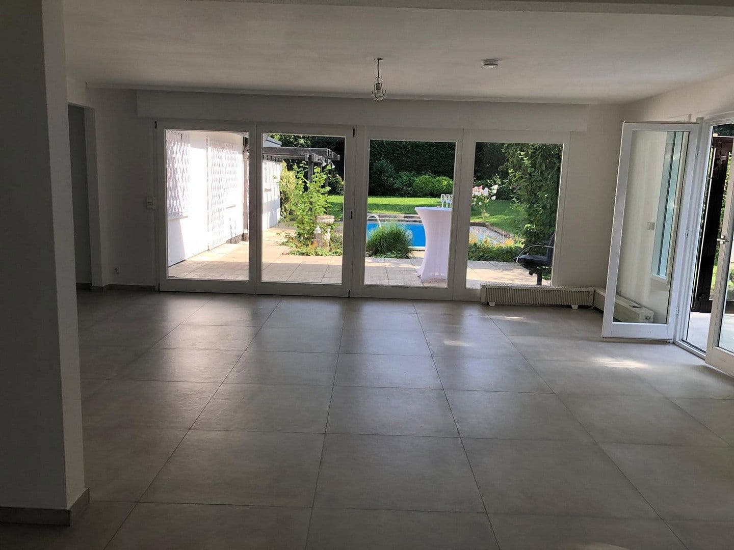 Prenájom domu 310 m², pozemek 1.650 m², Karlsruhe, Bádensko-Wurttembersko Prenájom domu 310 m², pozemek 1.650 m², Karlsruhe, Bádensko-Wurttembersko