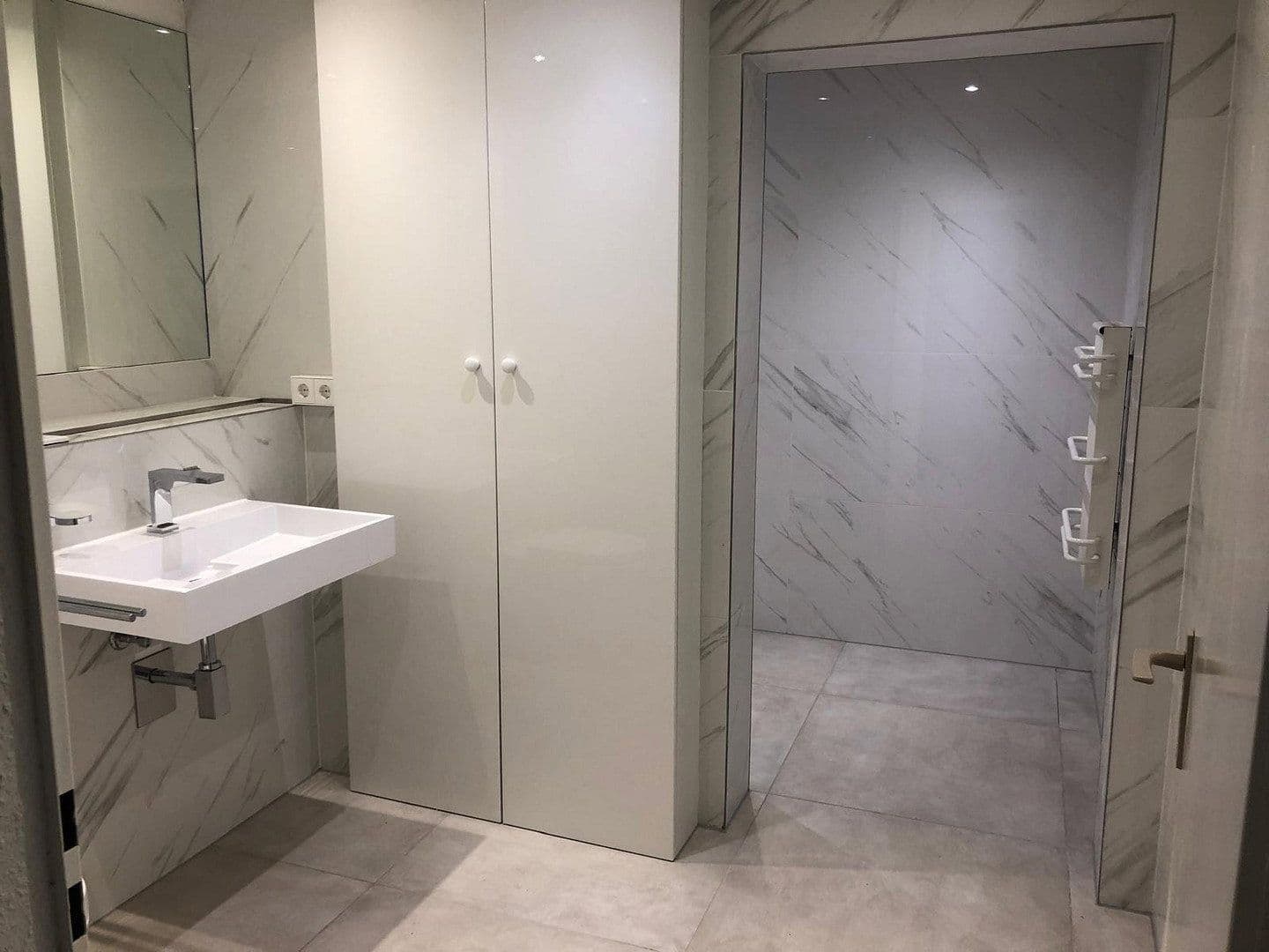 Prenájom domu 310 m², pozemek 1.650 m², Karlsruhe, Bádensko-Wurttembersko Prenájom domu 310 m², pozemek 1.650 m², Karlsruhe, Bádensko-Wurttembersko