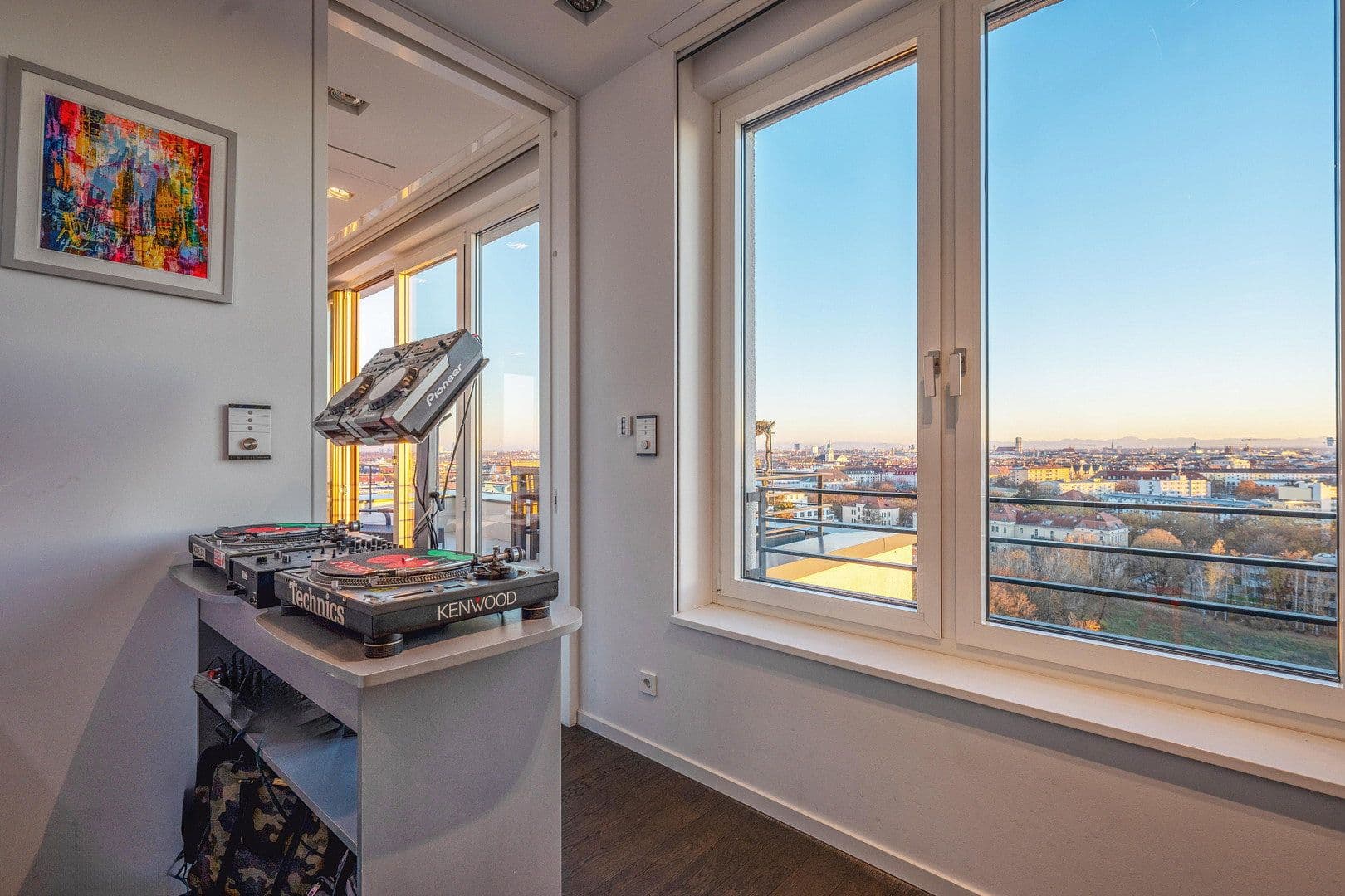 Prenájom bytu 4-izbový 171 m², München, Bavorsko Prenájom bytu 4-izbový 171 m², München, Bavorsko