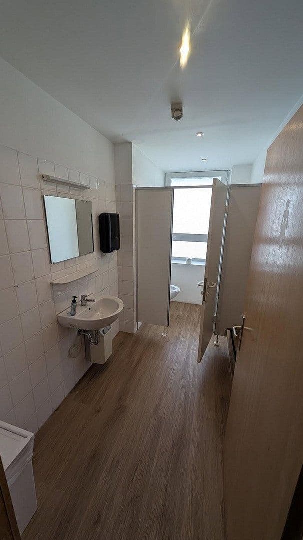 Prenájom kancelárie 26 m², Mengendamm 12, Hannover, Dolné Sasko Prenájom kancelárie 26 m², Mengendamm 12, Hannover, Dolné Sasko
