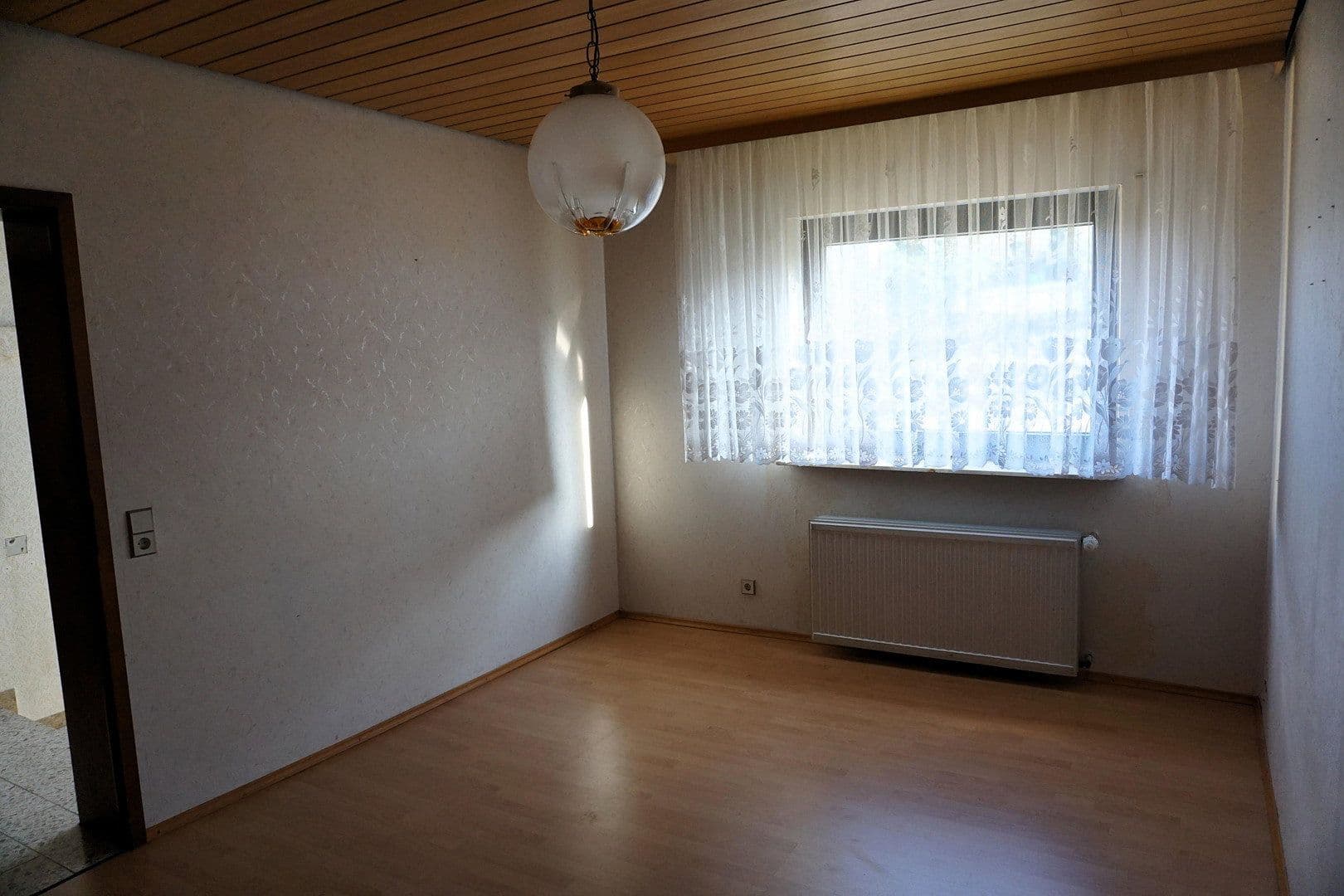 Predaj domu 162 m², pozemek 932 m², Bruchsal, Bádensko-Wurttembersko Predaj domu 162 m², pozemek 932 m², Bruchsal, Bádensko-Wurttembersko