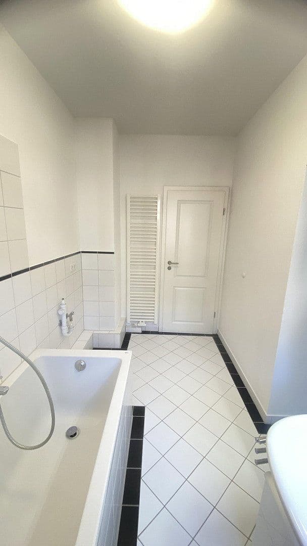 Prenájom bytu 3-izbový 60 m², Reichstr. 0, Nürnberg, Bavorsko Prenájom bytu 3-izbový 60 m², Reichstr. 0, Nürnberg, Bavorsko