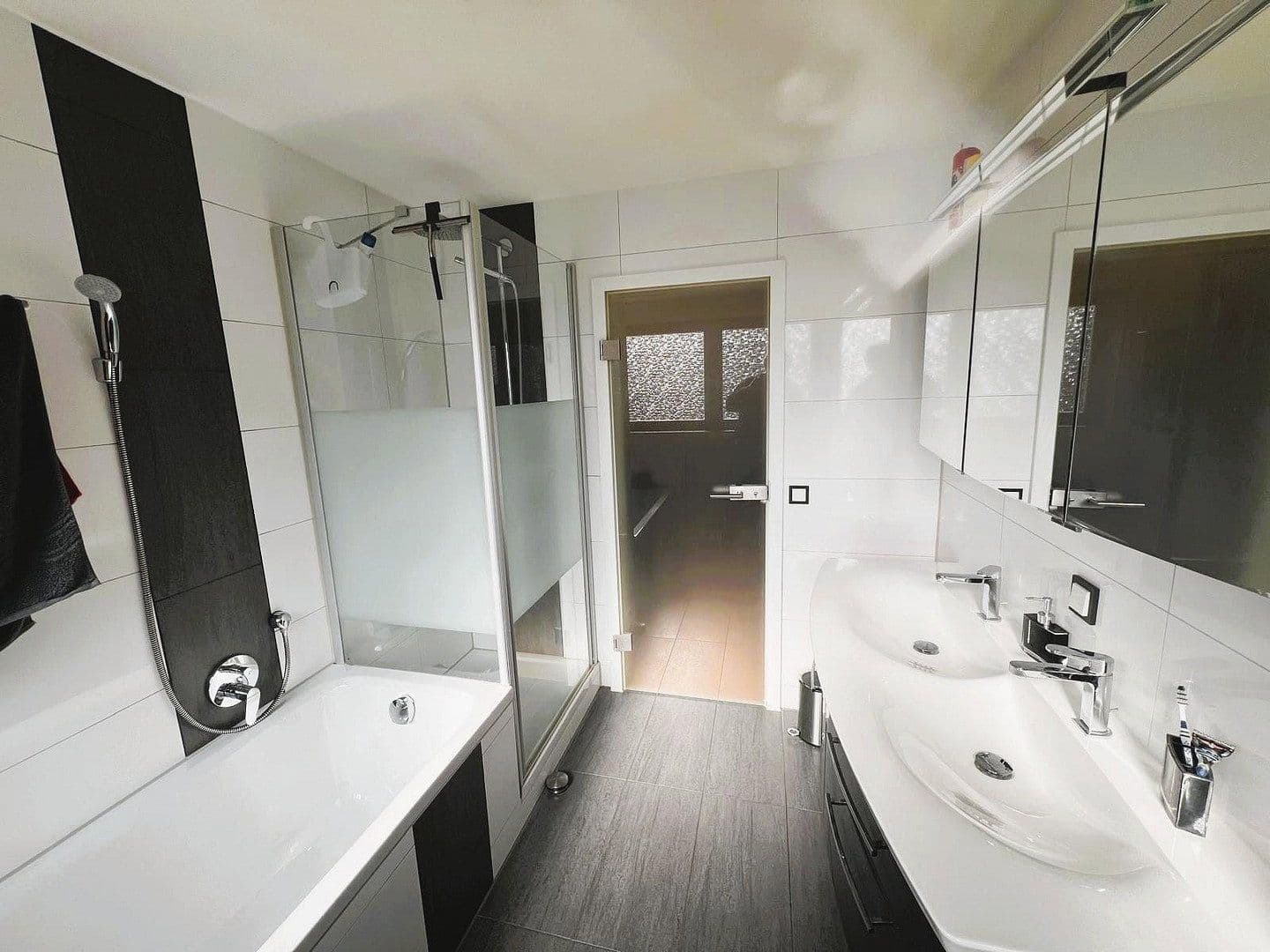 Predaj domu 151 m², pozemek 212 m², Schorndorf, Bádensko-Wurttembersko Predaj domu 151 m², pozemek 212 m², Schorndorf, Bádensko-Wurttembersko